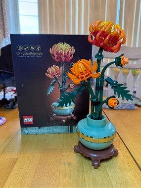 LEGO Chrysanthemum Botanical Orange Flower Pot Decor box damaged 10368